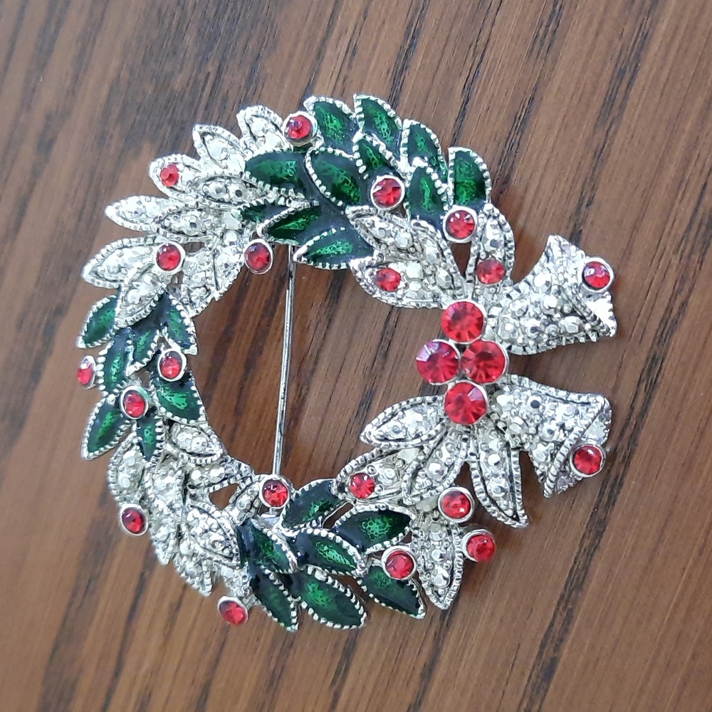 VTG Christmas Pin I
